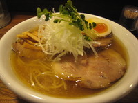 「醤油全のせ」@らあめん学の写真