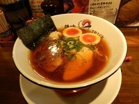 「味玉鶏醤油ラーメン」@鶏喰～TRICK～の写真