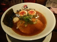 「味玉鶏・鰹醤油らーめん」@鶏喰～TRICK～の写真