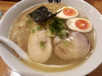 「しおそば（７００円）＋味玉（１００円）」@中華そば田家 ふくふくの写真