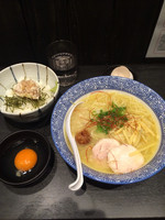 「濃厚鶏白湯らーめん(780円)+ささみユッケご飯(200円)」@麺屋武一 初台店の写真