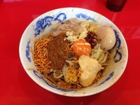 「特製まぜそば 極 辛さ2 トッピング全マシ 850円」@ジャンプの写真