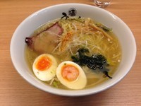 「塩玉らーめん」@塩専門 ひるがお 東京駅店の写真