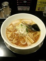 「【限定】鶏油と平子の旨味ソバ」@肉煮干し中華そば さいころの写真