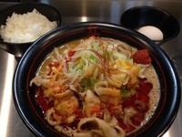 「紅ラーメン がっつりセット 990円　辛みそ無料」@麺創研 紅 府中の写真