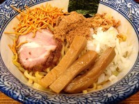 「油そば（普通盛）＋ベビースター＋シンハービール」@旅人の木の写真