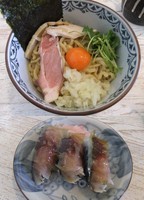 「濃厚たまごのまぜそばとしめ鯖のにぎり」@中華そば 四つ葉の写真