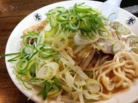 「しょうゆらーめん（脂少なめ、野菜・葱多め）」@こってりらーめん 誉の写真