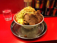 「小豚ラーメン(野菜、脂、ニンニク、削り節)」@ラーメンタロー 大森の陣の写真