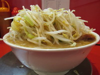 「ラーメン並盛り+ニンニク・野菜増し　「700円+無料」」@ジャンプの写真