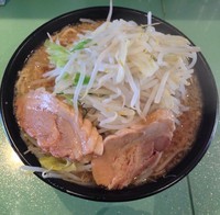「らーめん・中盛り（750円）」@ラーメン107の写真