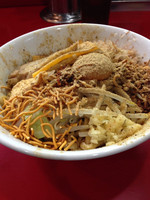 「まぜそば中＋魚粉」@ジャンクガレッジ 東大宮店の写真