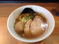 「淡麗琥珀そば（醤油）730円、味玉100円、チャーシュー増し」@麺や 燦虎の写真