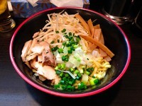 「油そば・塩　＋サッポロ黒ラベル」@三鷹食堂いなりの写真