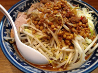 「ピリ辛納豆ラーメン」@ラーメンアキラの写真