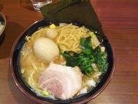 「味玉ラーメン(750円)+ライス(無料サービス)」@町田商店 横浜駅前店の写真
