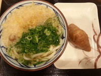 「かけうどん+いなり380円」@丸亀製麺 イーサイト高崎店の写真