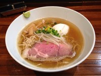 「鯵煮干の塩そば＋味玉(クーポン)」@町田汁場 しおらーめん進化 町田駅前店の写真