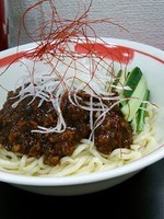 「【北京式 炸醤麺】850円、缶350円ビール、小鉢100円」@自家製麺SHINの写真