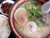 「ラーメン・ライス」@博多長浜ラーメン ももち家の写真