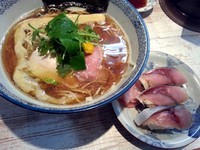 「【数量限定】煮干しそば￥750＋しめ鯖の握り￥300」@中華そば 四つ葉の写真