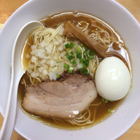 「煮干ソバ(黒)＋味玉＋和え玉」@煮干中華ソバ イチカワの写真