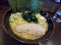 「醤油豚骨らーめん」@横濱家系らーめん 喜濱家 山王町店の写真