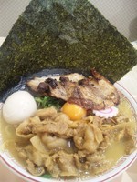 「特　豚玉ラーメン　950円+無料ご飯」@みんなのラーメン ブタドラゴンの写真