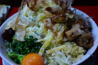 「まぜそば（野菜、ニンニク、ショウガ、辛玉）＋Ｗチーズ」@用心棒の写真