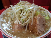 「ラーメン（中）￥700 全増し（ヤサイだけチョイ増し）」@ジャンプの写真