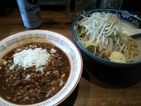 「ピリ辛納豆ラーメン（ザルver）＋etc」@ラーメンアキラの写真