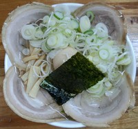 「塩全部([麺大盛+ﾁｬｰｼｭｰ二枚増+味玉子]1300円)+」@元祖一条流がんこ 八代目の写真