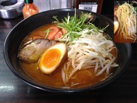 「トマとんこつラーメン」@ラーメン道楽 鮫洲本店の写真