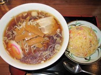 「らーめん＋半チャーハン　690円（ランチ）」@中華ダイニング いい田の写真