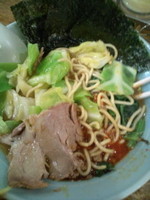 「赤丸爆弾麺」@横浜家系ラーメン 家家家 錦糸町店の写真