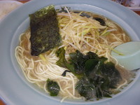 「ネギラーメン(500円)小ライス(100円)(ﾗｰﾒﾝﾃﾞ)」@ラーメンショップ 右田店の写真