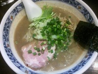 「煮干豚骨ラーメン　700円」@麺処 夏海の写真