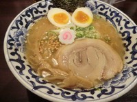 「豚骨魚介煮玉子らー麺」@東京駅 斑鳩の写真