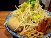 「ラーメン（並、野菜多めニンニク少し）＋味玉」@ラーメン燈郎の写真