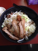 「濃厚G郎麺➕チャーシュートッピング➕ライス（無料）」@二代目ラーメン処「まるは」 旬の写真
