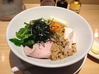 「濃厚卵のまぜSOBA」@Ginza Noodles むぎとオリーブの写真