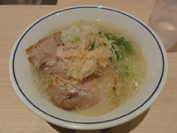 「塩らーめん」@らーめん鱗 茨木店の写真