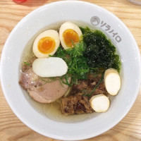 「特製塩煮干ソバ」@ソラノイロ salt & mushroomの写真