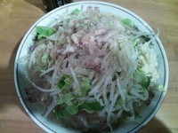 「小ラーメン　ニンニクアブラ　650円」@豚星。の写真