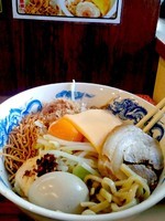 「まぜそば750円麺少なめチーズアブラ エビマヨ ベビースター」@ジャンクガレッジ 高田馬場店の写真