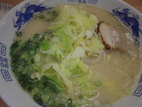 「あっさりとんこつ(並)(380円)(硬め)、おにぎり(60円」@ラーメンマン（拉麺男）の写真