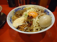 「特製まぜそば極(全マシ・味玉)850円」@ジャンプの写真