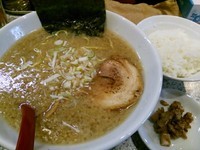 「こってり豚骨らーめん700円＋ライス（無料）」@麺屋 板橋の写真