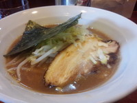 「ラーメン　６５０円+ランチ限定小ライス　５０円」@麺屋 御神本の写真