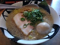 「こってり醤油ラーメン（大盛り：無料）　＋味玉：サービス券」@凌駕IDEAの写真